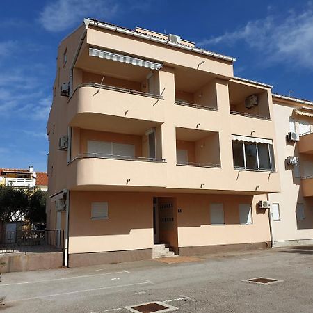 Apartment Valamar Новаля Екстер'єр фото