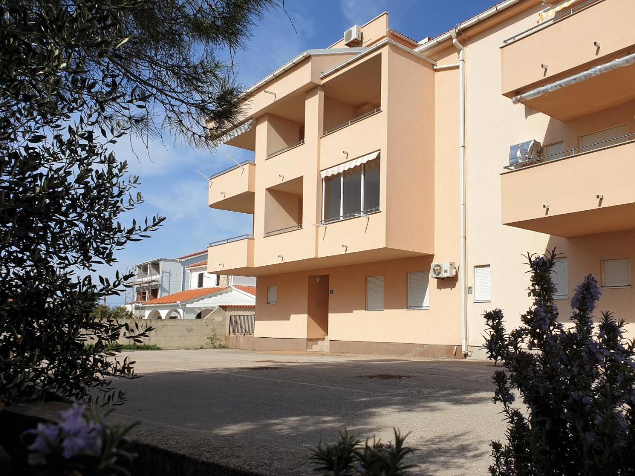 Apartment Valamar Новаля Екстер'єр фото